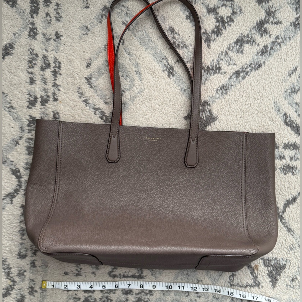 Tory Burch Perry Reversible Leather Tote - Women | Color: Taupe